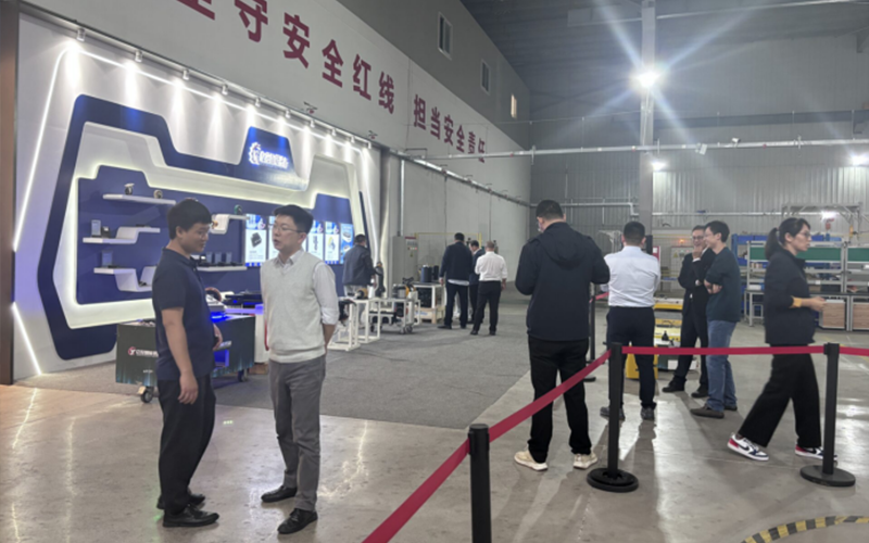 湖北葛店政府領(lǐng)導(dǎo)蒞臨考察，給予億控智能高度評(píng)價(jià)！